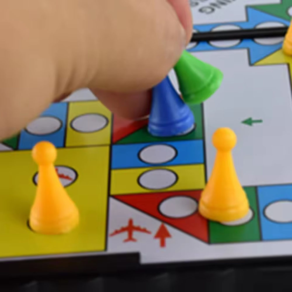 Foldable magnetic flying chess - Magnetic Travel Chess review and price